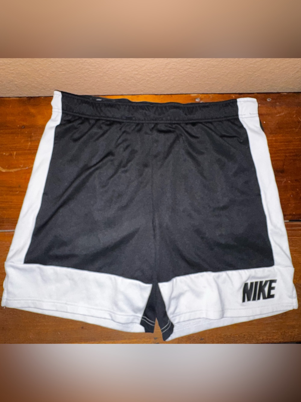 Nike Men’s Black Athletic Shorts with White Panels XL